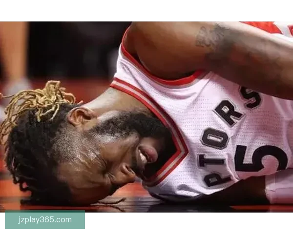 小卡手腕伤势加重仍坚守赛场 对猛龙比赛中受伤不得不硬撑